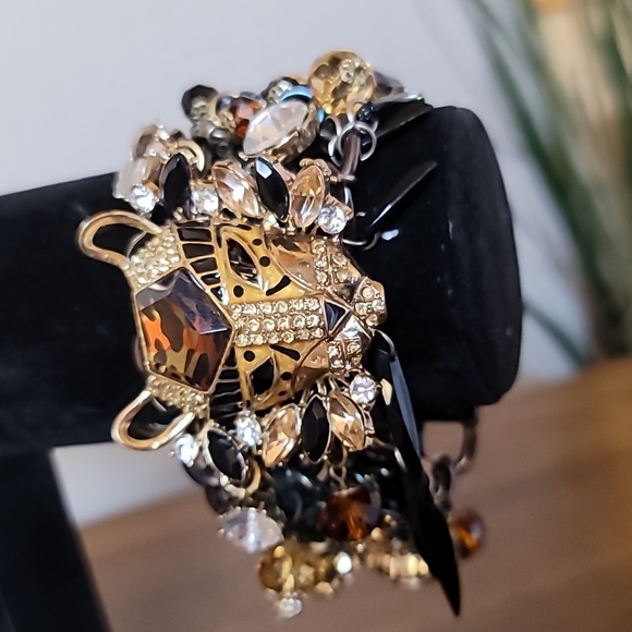Vintage BETSEY JOHNSON Hollywood Glam Collection Tiger Leopard Toggle Bracelet. - Picture 3 of 10